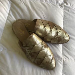 Seychelles survival mule in distressed gold